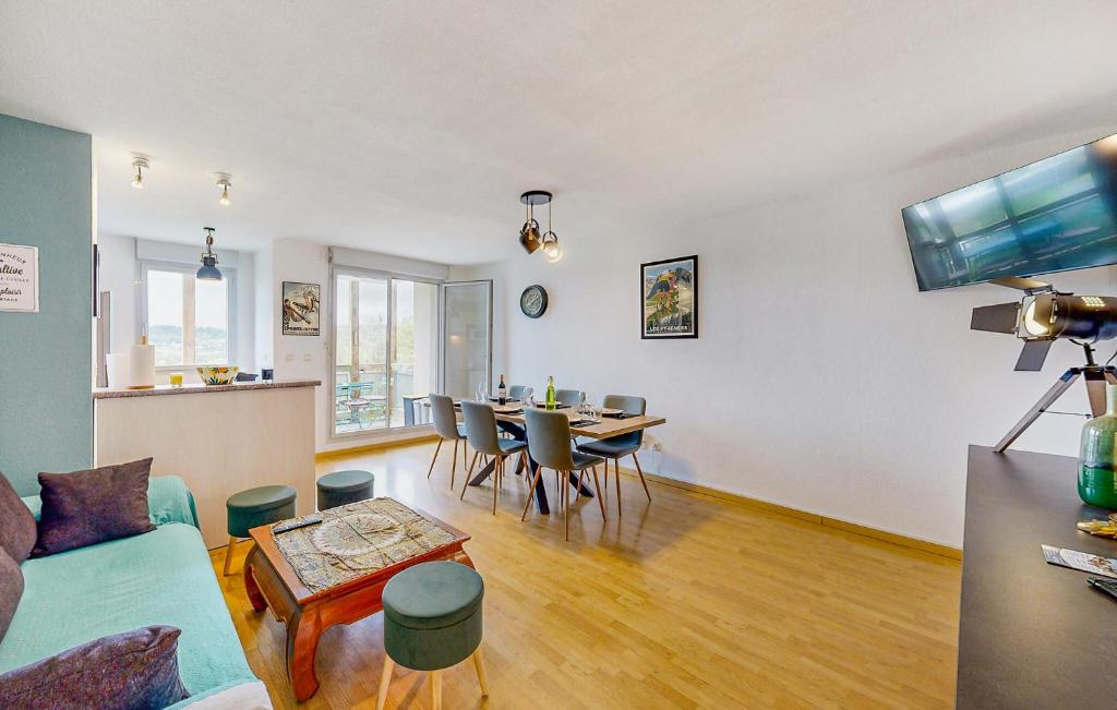 Stunning Apartment In Bagnères-De-Bigorre - 2