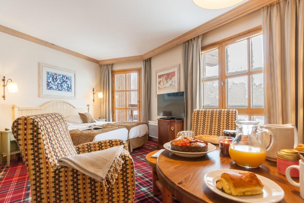 Shared lounge/TV area