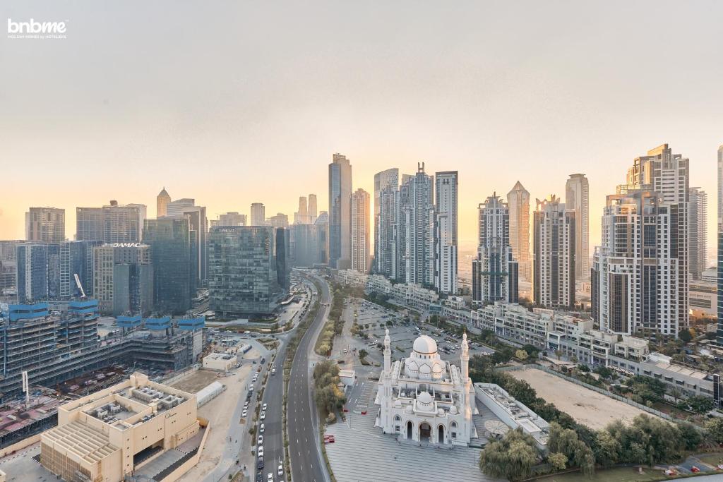bnbme - Chic Downtown Studio Near Burj Khalifa Dubai Mall w Pool Gym Concierge, Dubaï