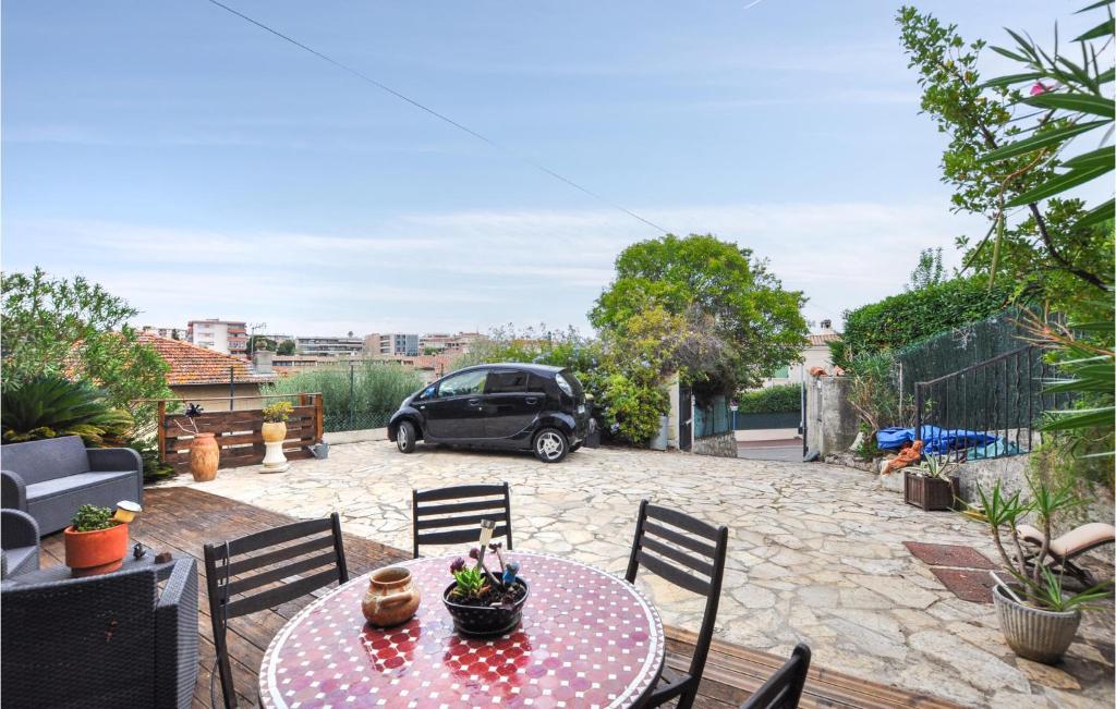 2 Bedroom Beach Front Apartment In Cagnes-Sur-Mer - 2