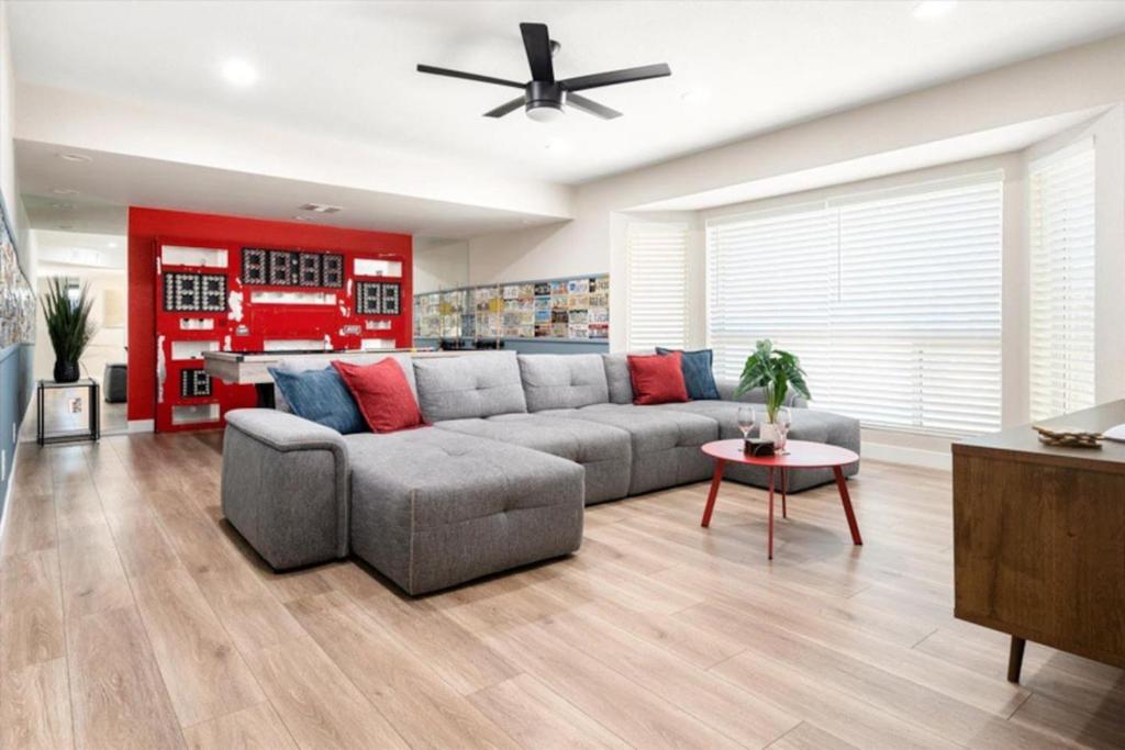 Heated Pool, Spa,Arcade Games,Pool Table,Ping-Pong, Phoenix