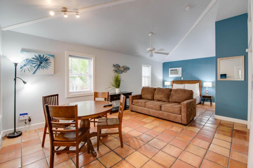 Seagull Suite - Southernmost Sanctuary, Key West