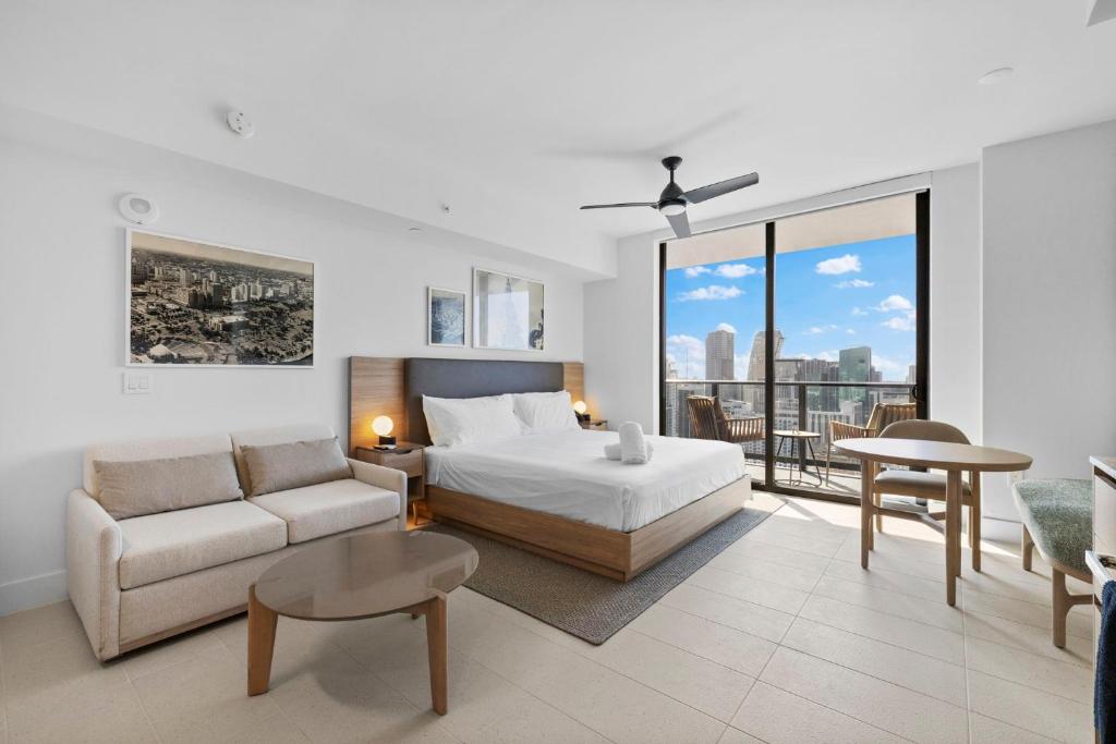 Luxury Studio on 47th! Floor in Downtown Miami, Miami