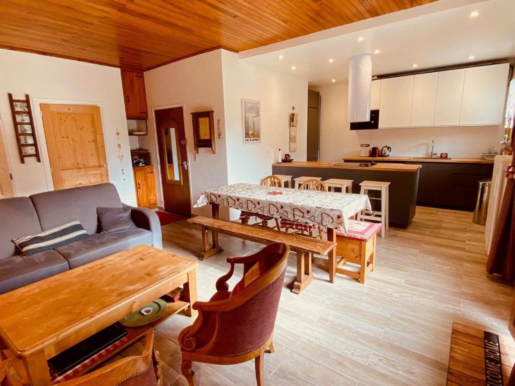 Appartement rénové proche pistes avec terrasse et parking, 3 ch, 8 pers - FR-1-459-185 - 1
