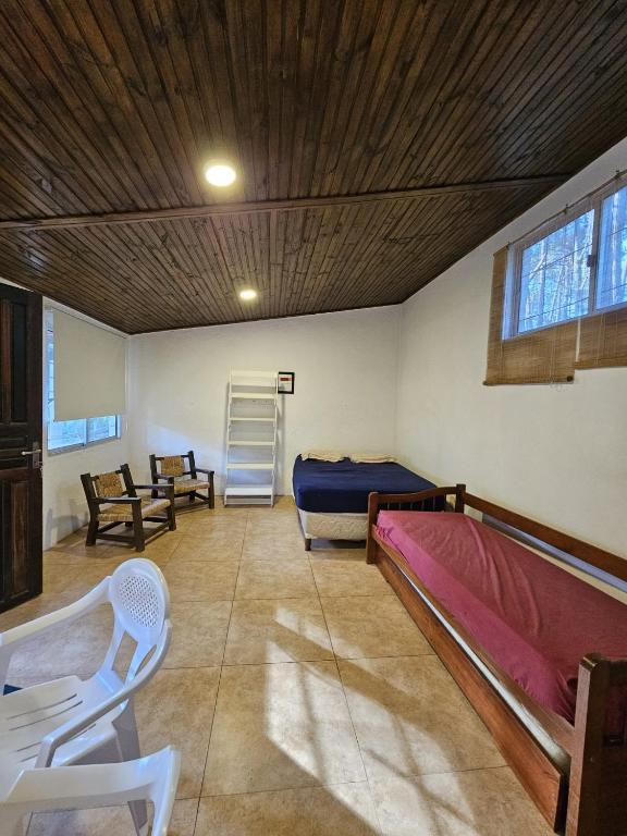 Bosque y playa en Jaureguiberry. Cabaña monoambiente para 4 personas - 4