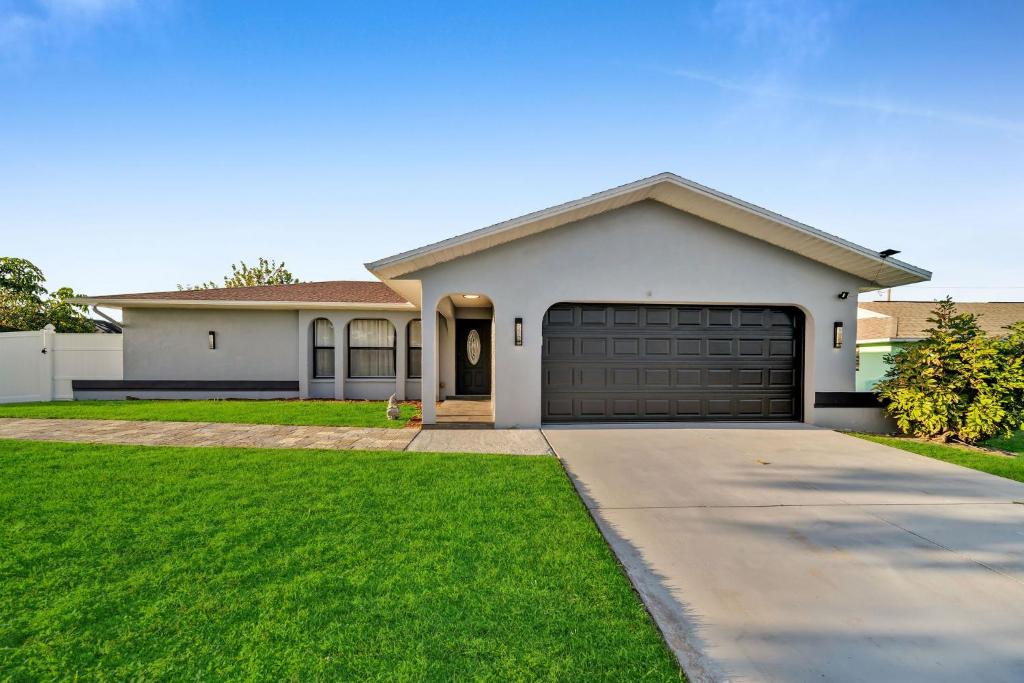 House With Pool, Cape Coral