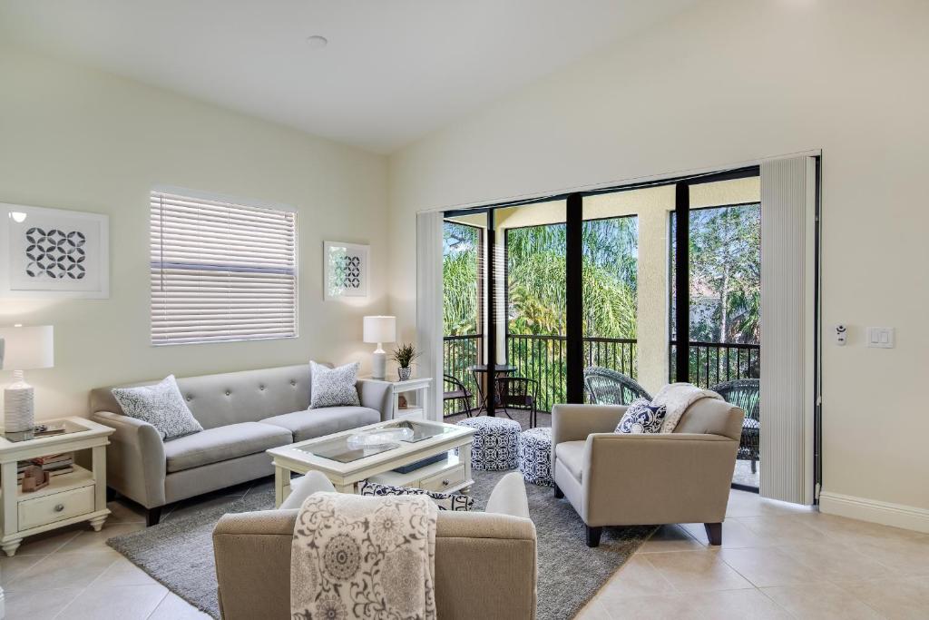 Serrano 201, Bonita Springs