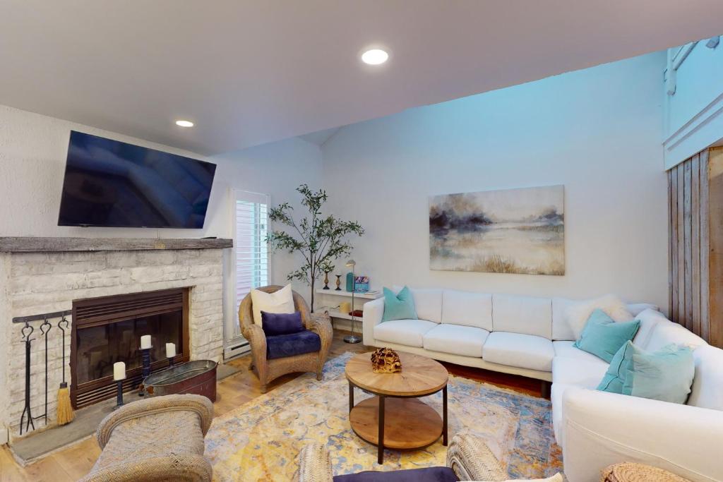 103 Ruffed Grouse Ct, Lake Harmony