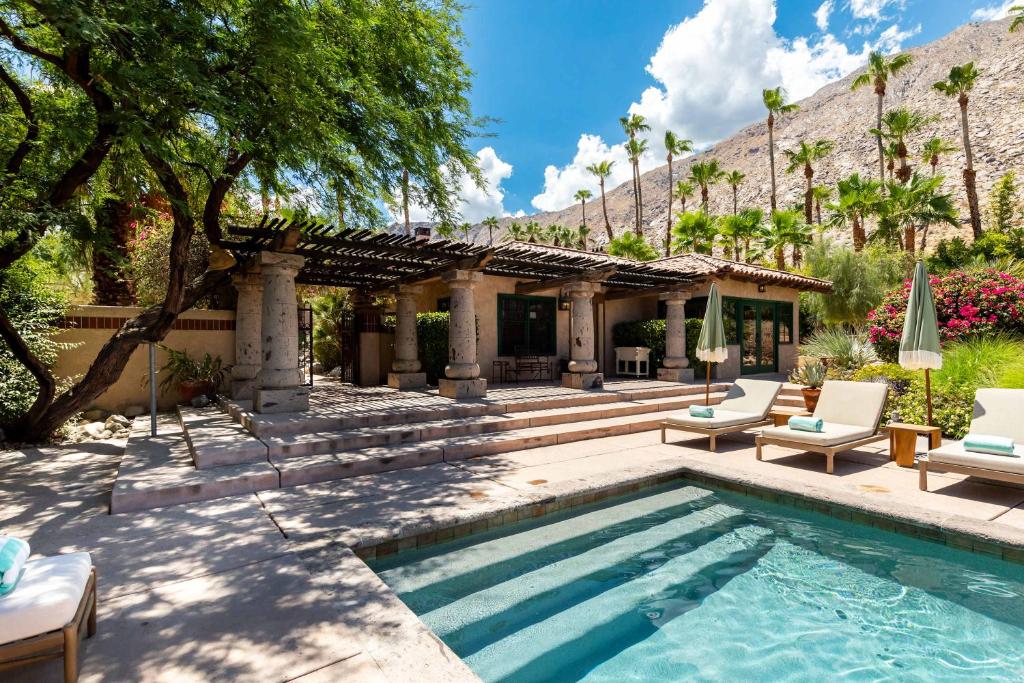 LUX - Historic Tennis Club Enclave - King Beds, Palm Springs