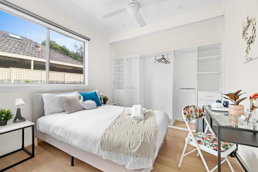 Elegant Double Room at Botany - Mins to Airport - Shared Bathroom, Sydney