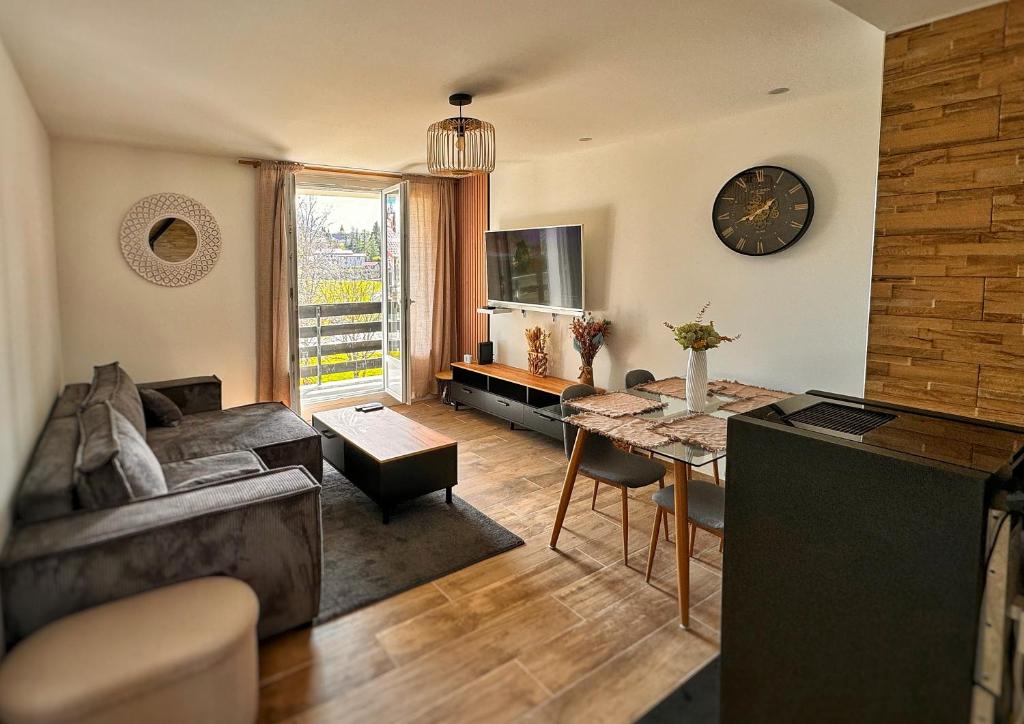 Les Rousses Du Lac, Les Rousses