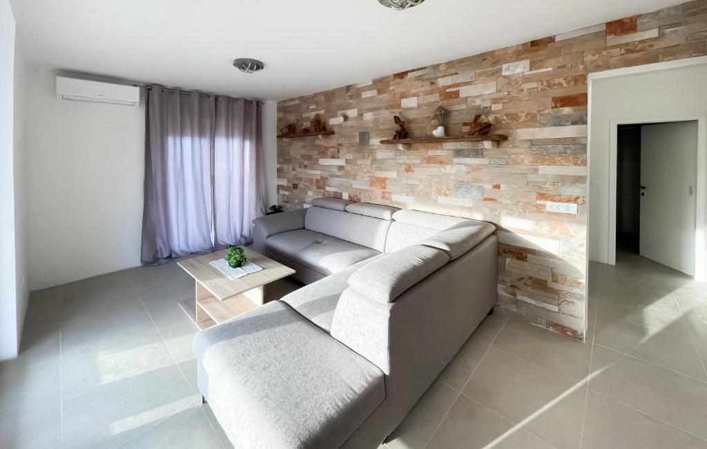 Stunning Apartment In Jelsa With Wifi, Jelsa