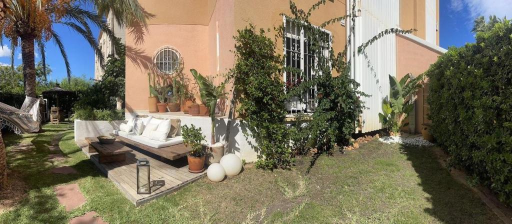 Apartamento con diseño, jardín privado, piscina comunitaria y acceso directo playa arenal by homeprive - 3
