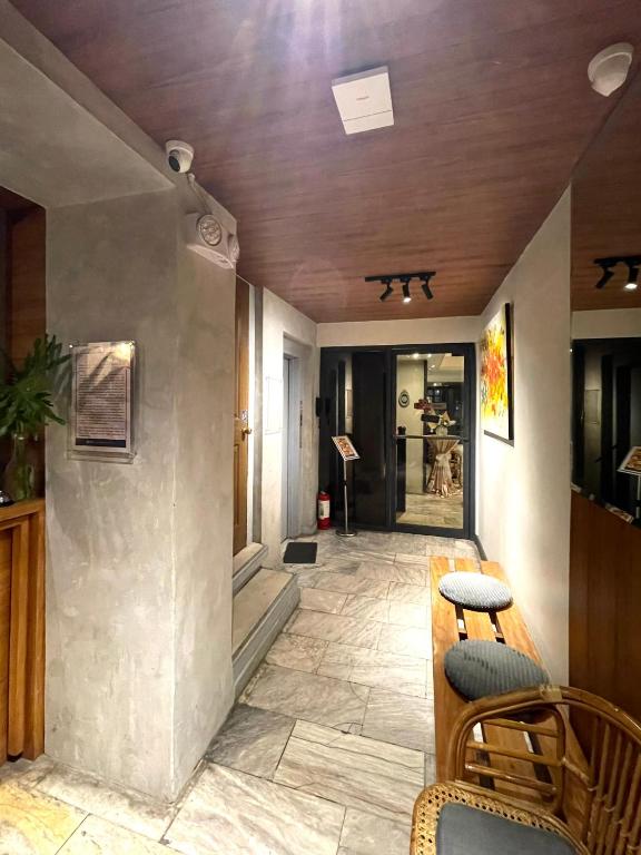 フロント・ロビー