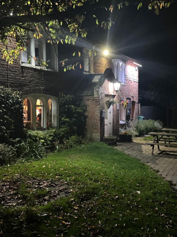 The Flying Horse Inn, Boughton Lees photo 7
