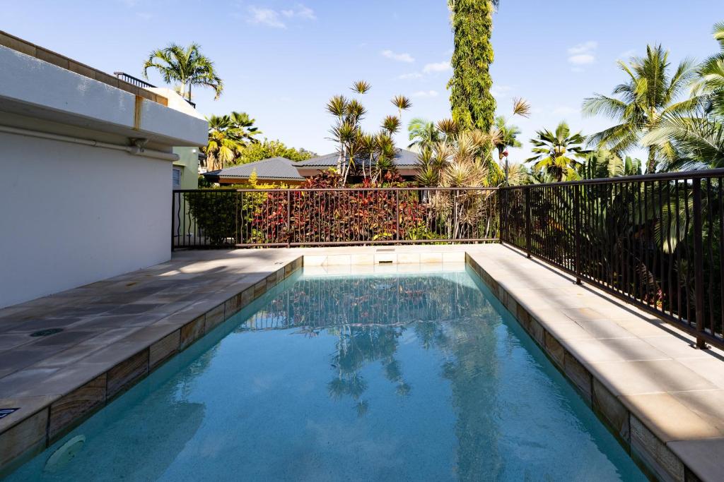 スイミングプール