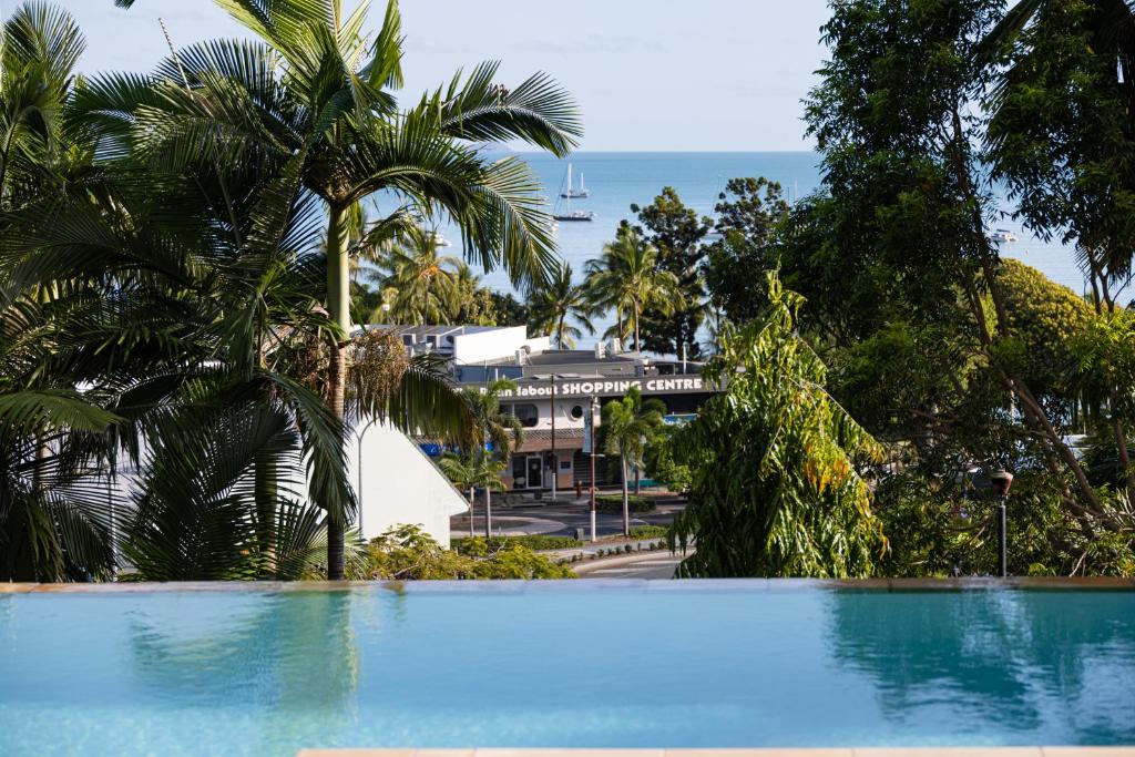 スイミングプール