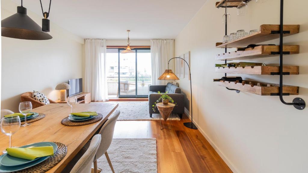 Apartamento com varanda e garagem, Porto