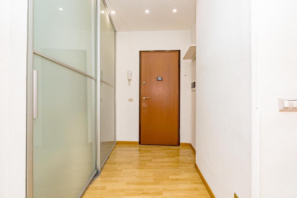 Minimal apartment near Bocconi University - 4