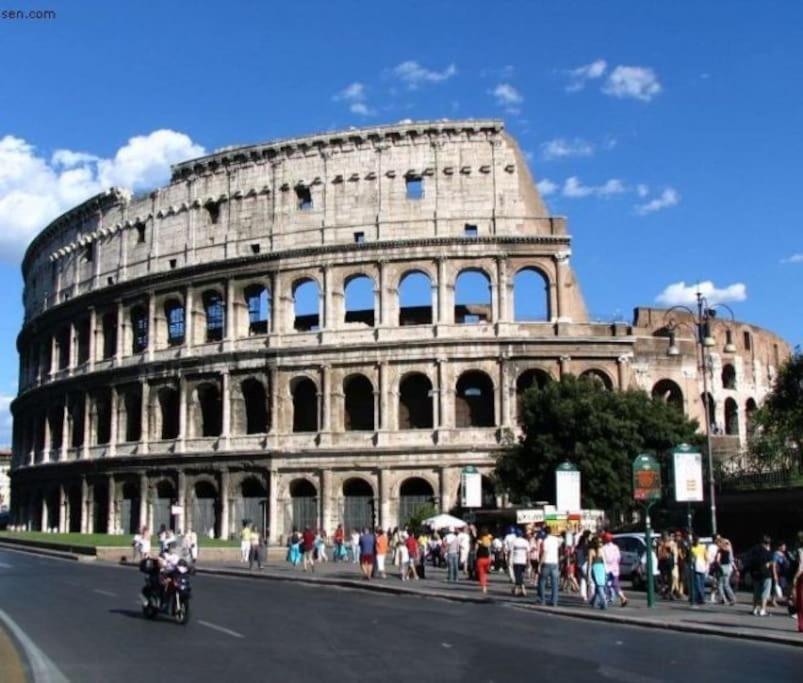 Gladiators at the Colosseum - Classrome27 - 3