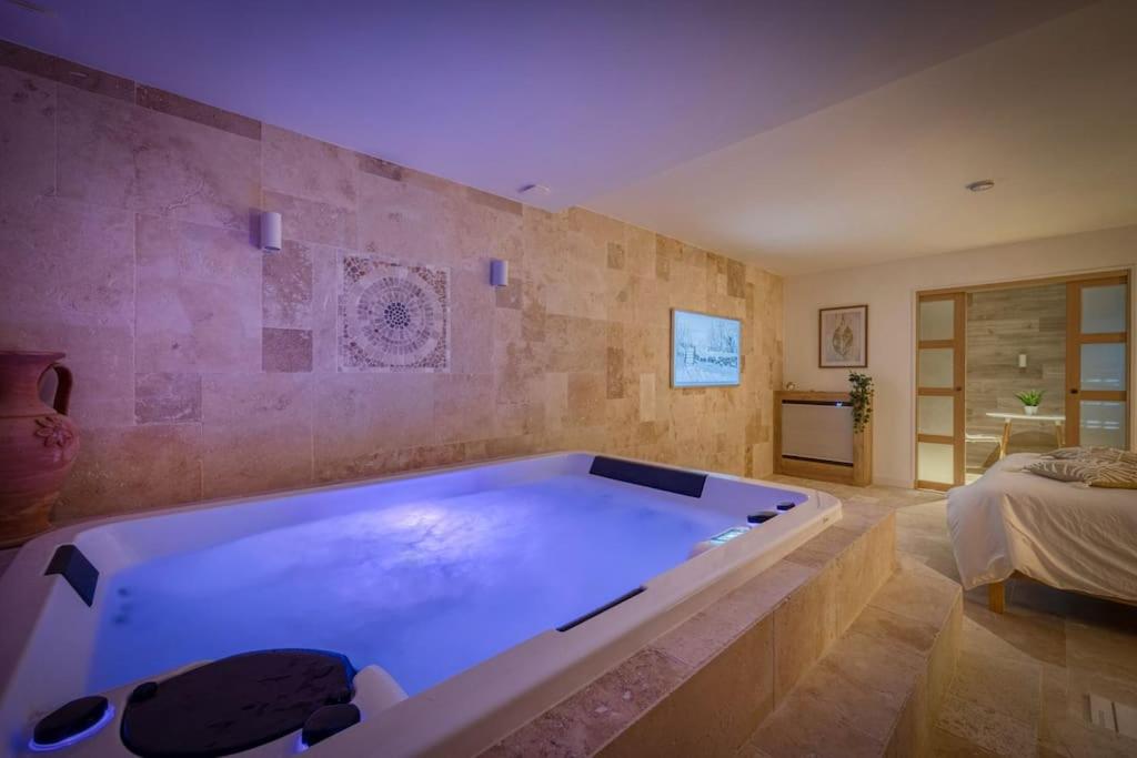 Appartement luxueux avec jacuzzi - 3