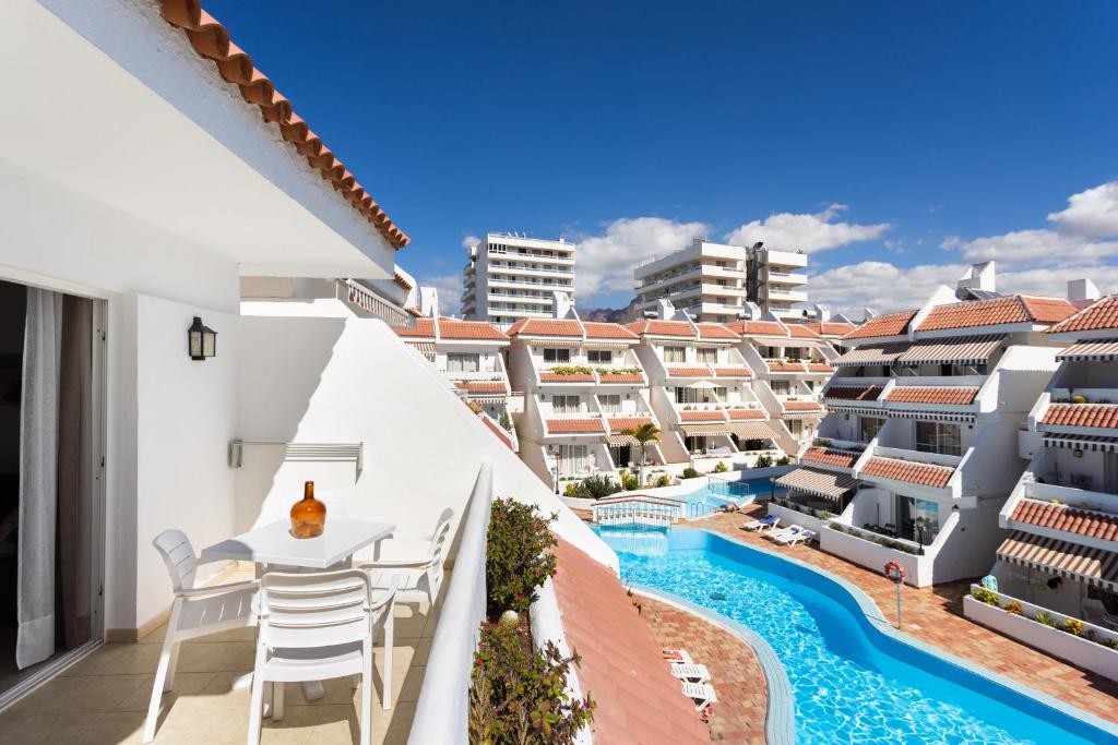 Home2Book Sunny Poolside Apt in Las Floritas, Arona