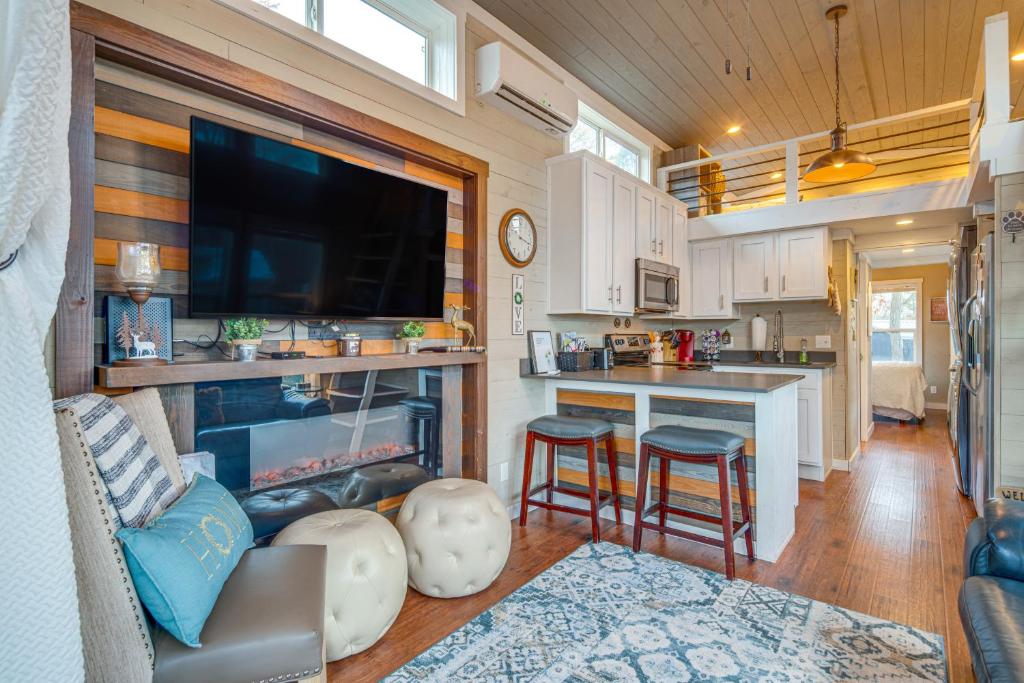 Tiny Home in Flat Rock Easy Access to I-26!, Flat Rock