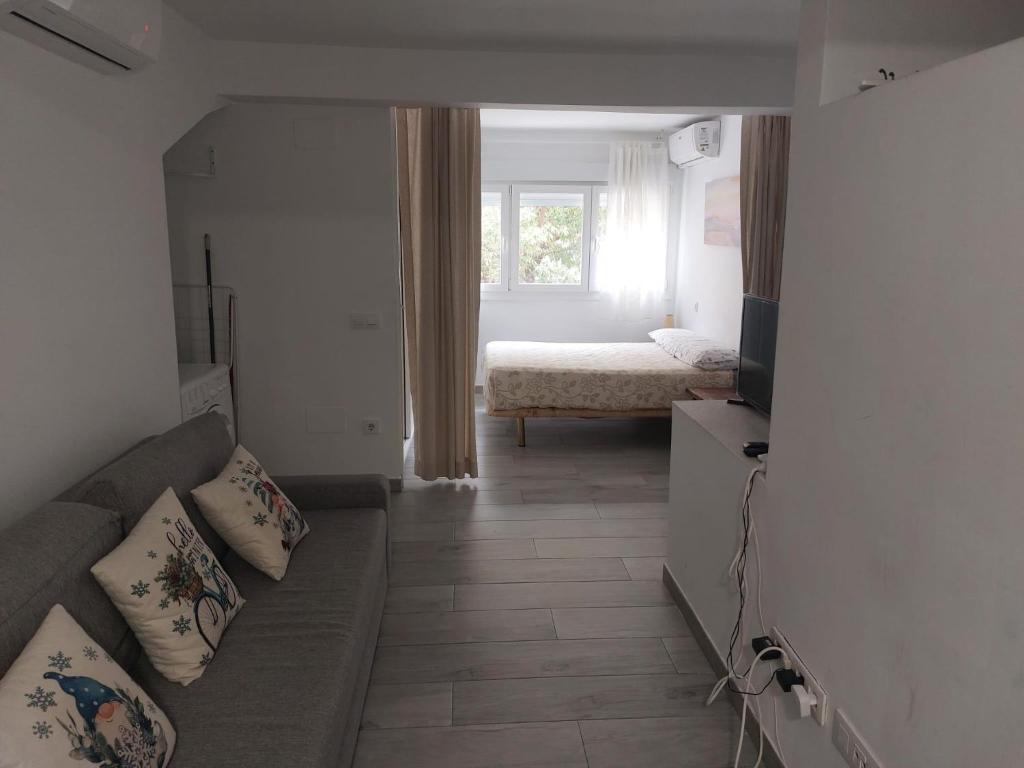 Cozy Apartment up to 6 persons 3 min to Metro, Мадрид
