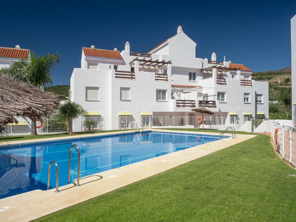 2060-Newly furnished 2 bedrooms apt with golf - 1