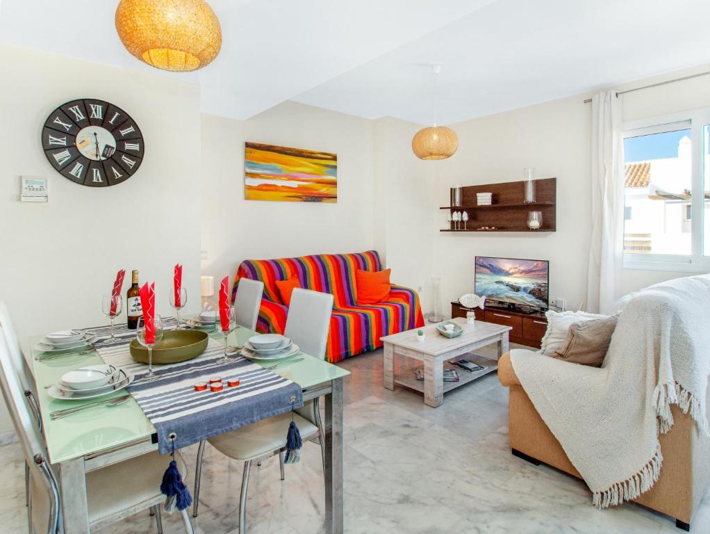 2060-Newly furnished 2 bedrooms apt with golf - 3