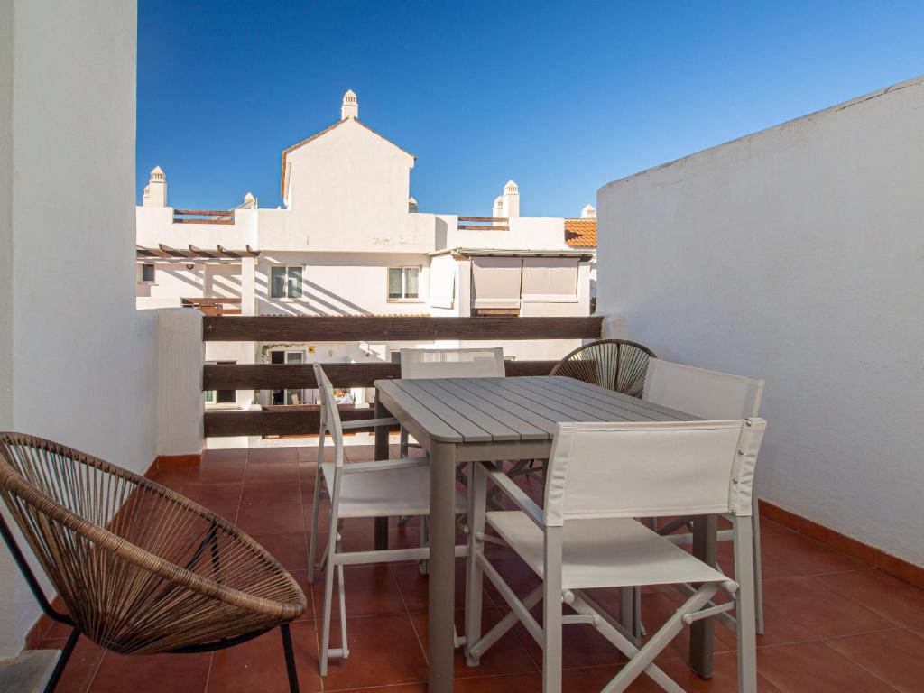 2060-Newly furnished 2 bedrooms apt with golf - 5