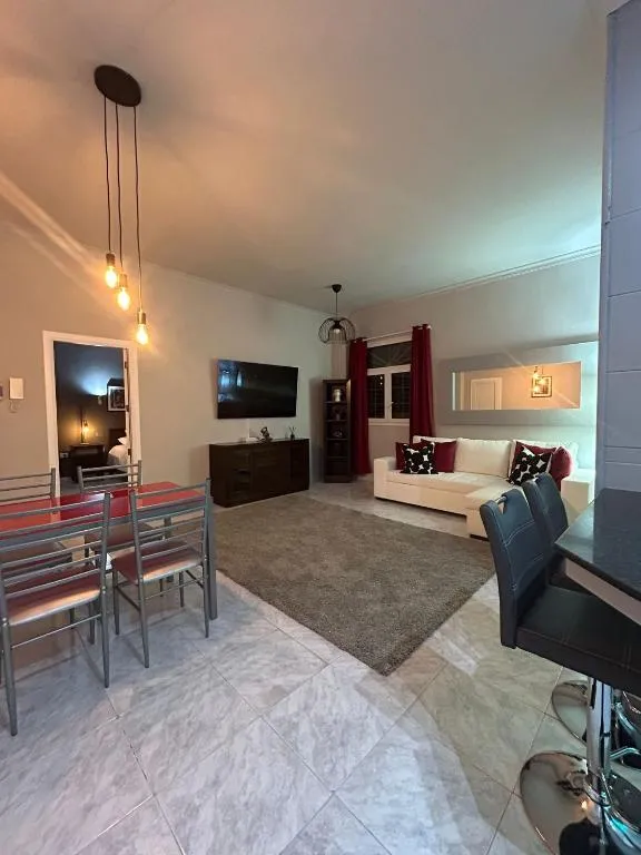 Basement apartments，位于圣巴托洛梅的酒店