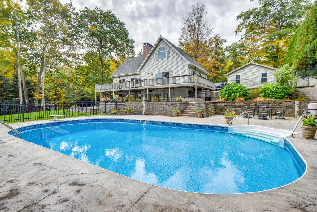 Milton Hidden Gem with Pool, Hot Tub and Fireplace!, Milton