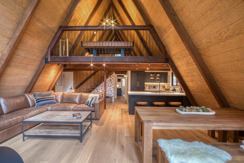 A-Frame of Mind in Tahoe Donner - Pet-Friendly 2 BR 1 BA with Pool Table, Truckee