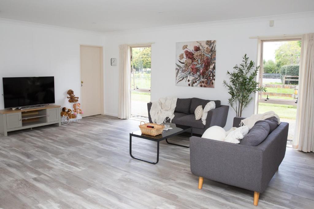 2 Bedrooms with Garage right on Te Awa River Ride, Tamahere