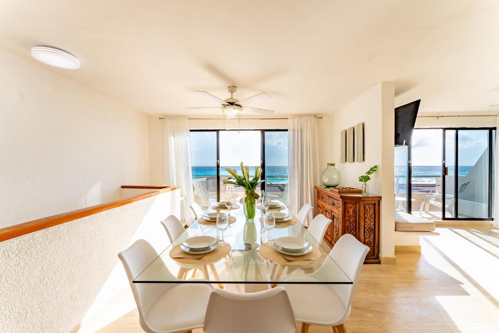 Beachfront Villa in Cancun Hotel Zone - 5