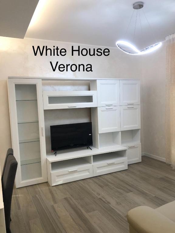 WHITE HOUSE - 3
