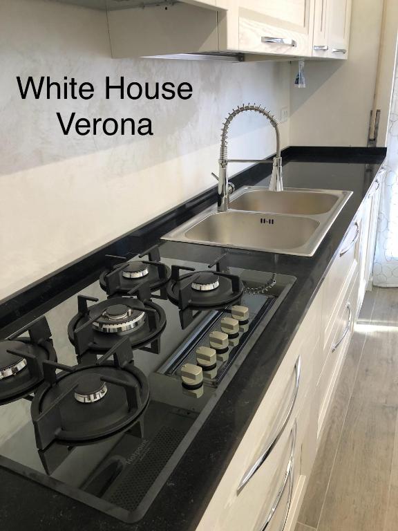 WHITE HOUSE - 4
