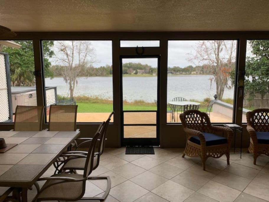 Lakefront Home Where You Can Retreat and Relax, Orlando