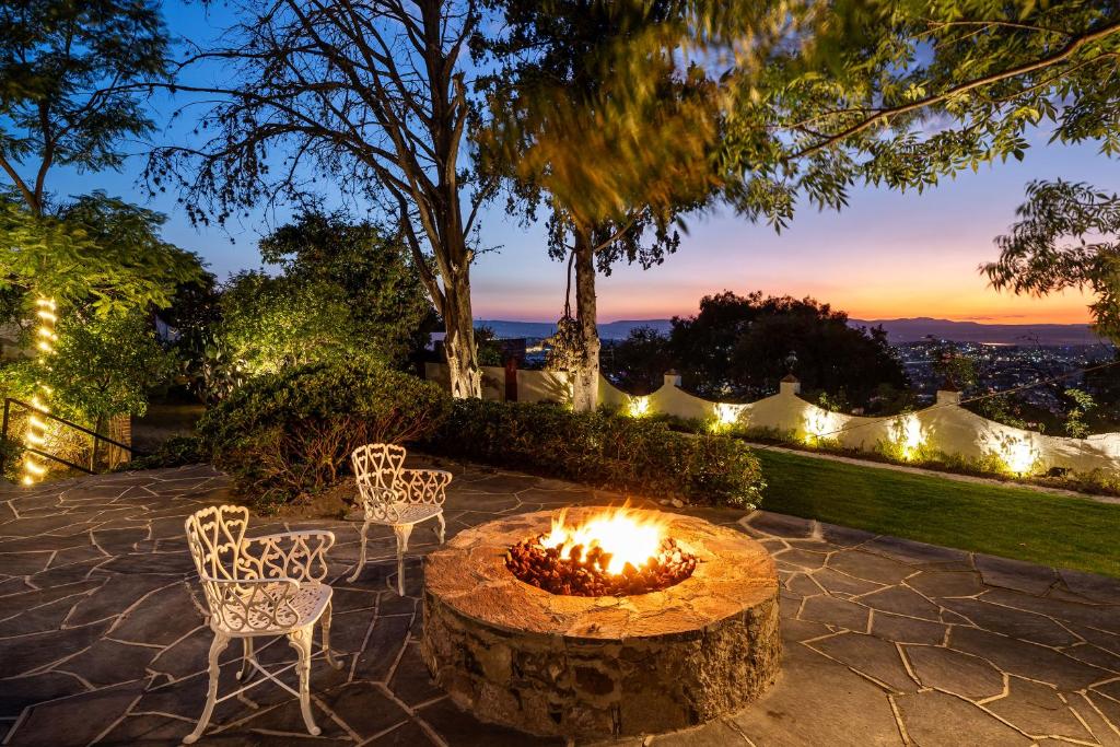 Casa Pedro Vargas, 6BR Estate with Hot Tub & Modern Comforts - 2