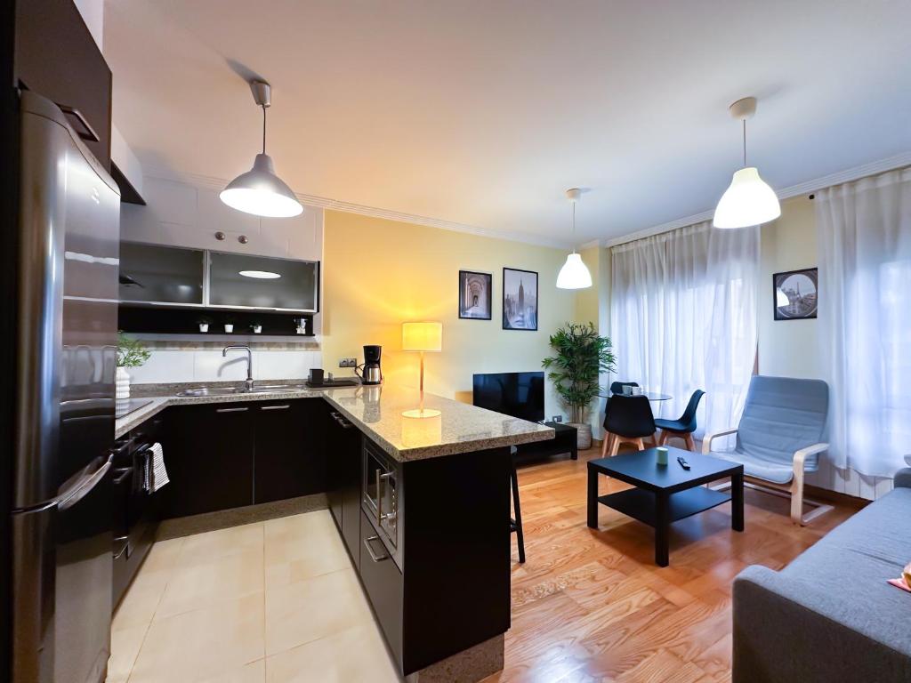 Apartamento con garaje, céntrico y luminoso - 2