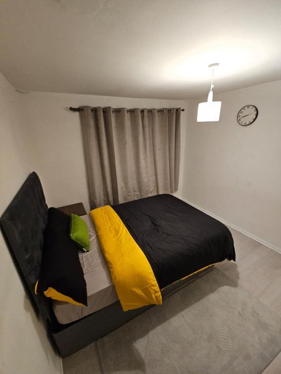 Spacious, cozy double room 3 with amenities, Nottingham
