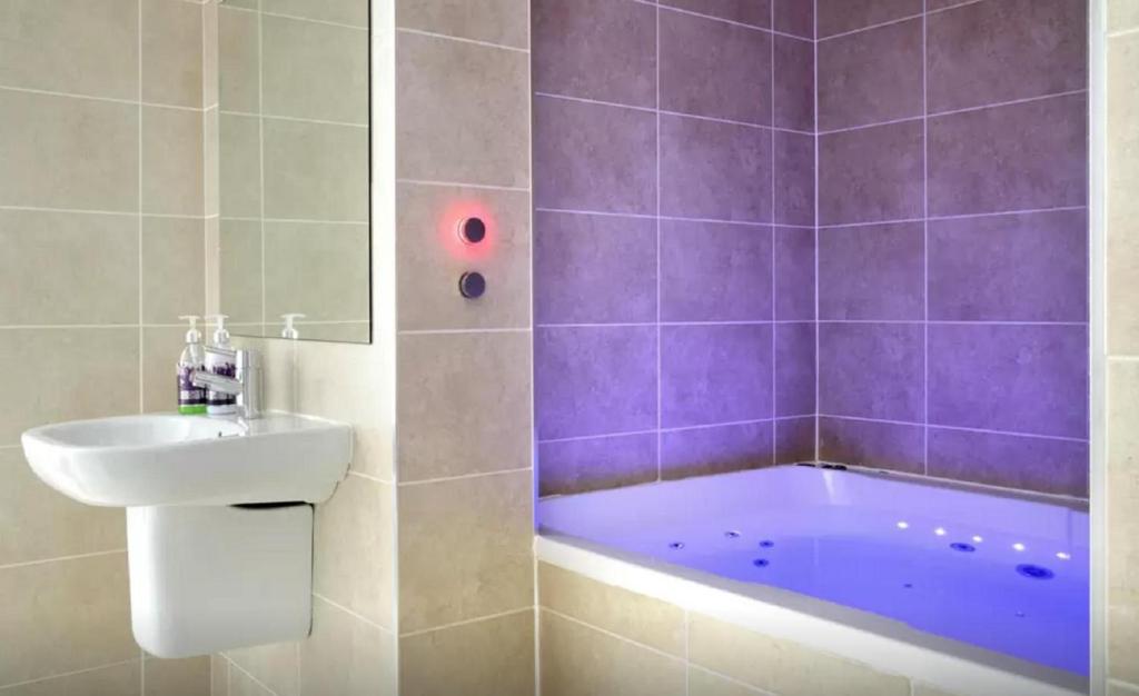 Hot tub, Clamshell Land - Royal Mile in Edinburgh