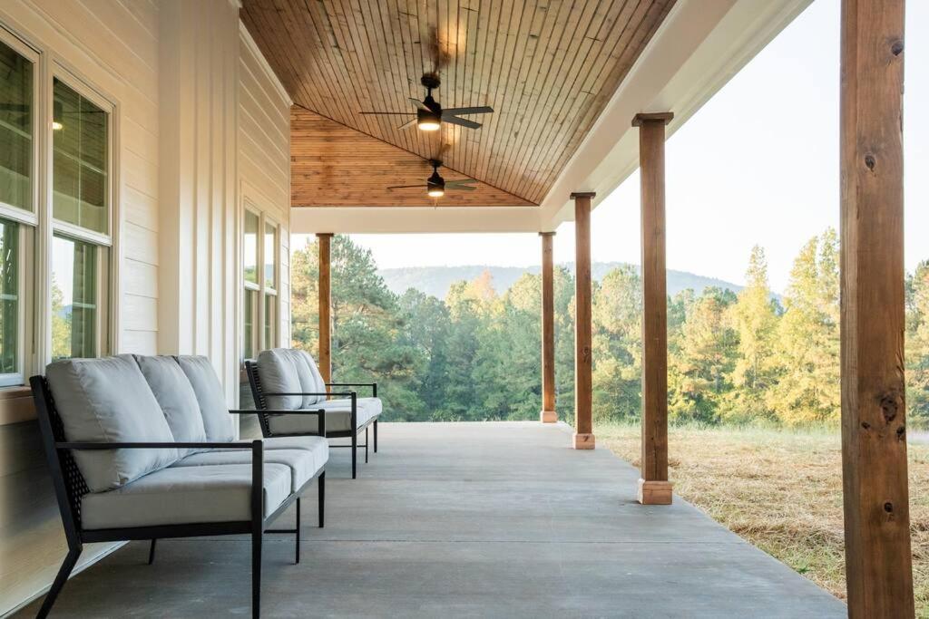 Private Retreat! Pool, Hot Tub, Awesome Views, Washer & Dryer, Wi-Fi, Near Rome, GA, Summerville