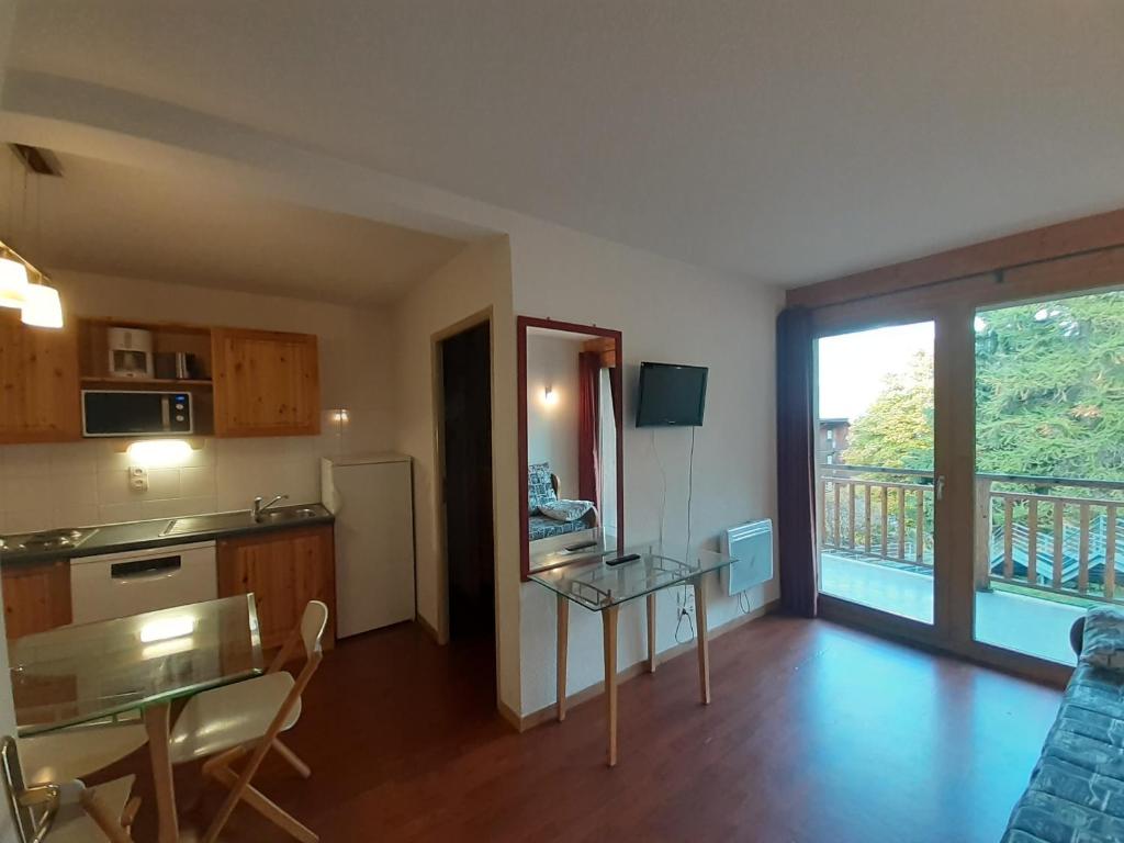Appartement 3 pièces proche télécabine, 2 chambres, skis aux pieds, parking offert - FR-1-561-135 - 2
