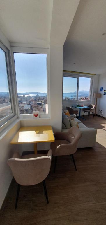 Vue Mer Panoramique - Gare et Port à Pied - 60m2 - 2