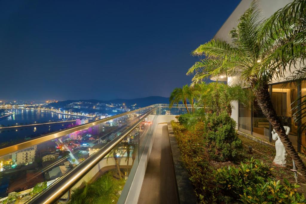 DeLaSea Ha Long Hotel