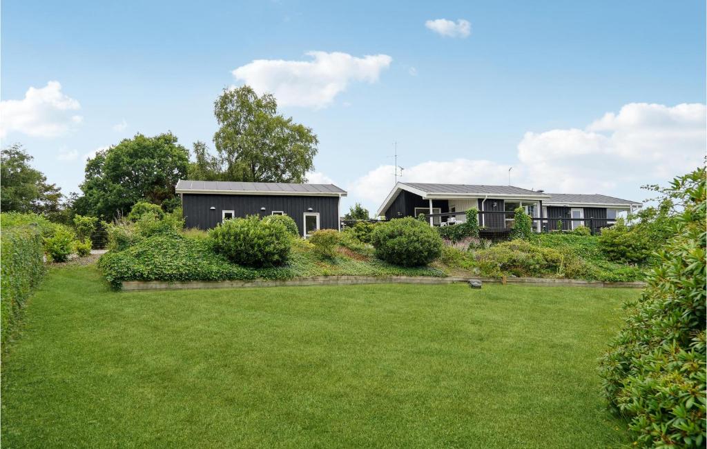 Stunning Home In Randers Nø With Wifi, Skalmstrup