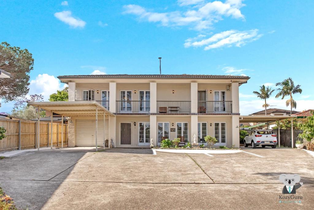 KozyGuru | Thornleigh | Charming Two-Bed Townhouse, Thornleigh