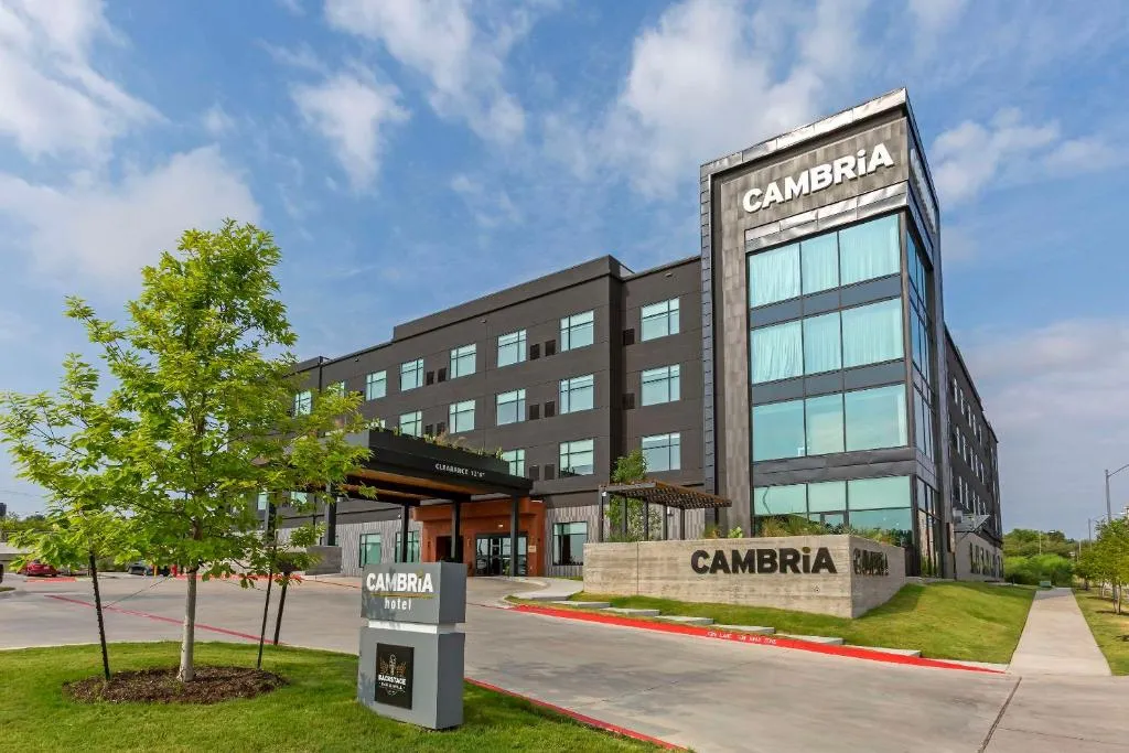 Cambria Hotel Austin Airport，位于奥斯汀的酒店
